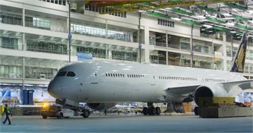 Boeing Rolls Out Singapore Airlines' First 787-10 Dreamliner